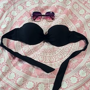 Woman's black bikini top